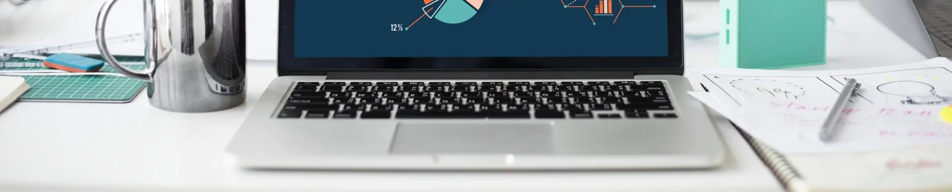 notebook acessando criação de site responsivo