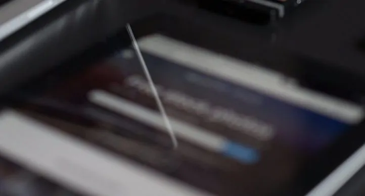 pessoa testando responsividade site google