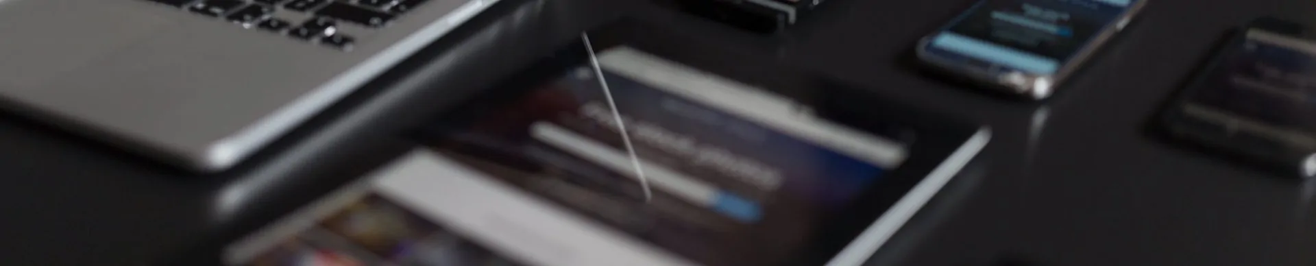 pessoa testando responsividade site google